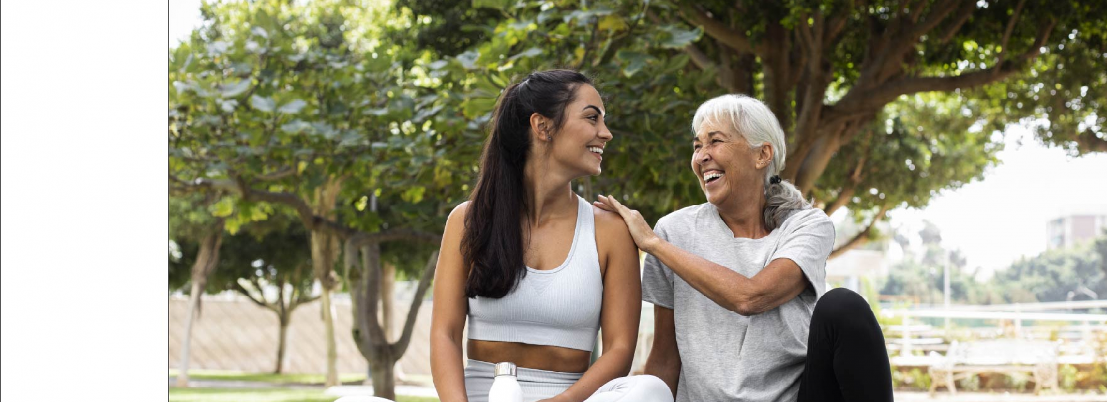 friends-doing-yoga-together-park-4